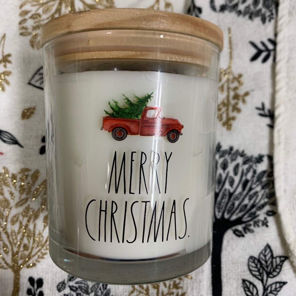 Christmas Rae Dunn Merry Christmas candle